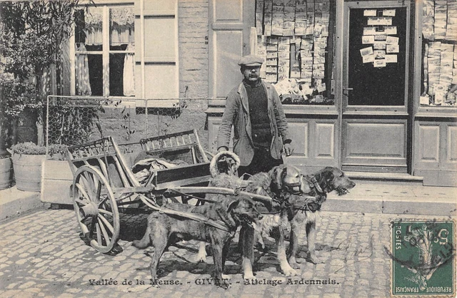 CPA 08 GIVET VALLEE DE LA MEUSE GIVET COUPLING ARDENNAIS (Chien coupling)