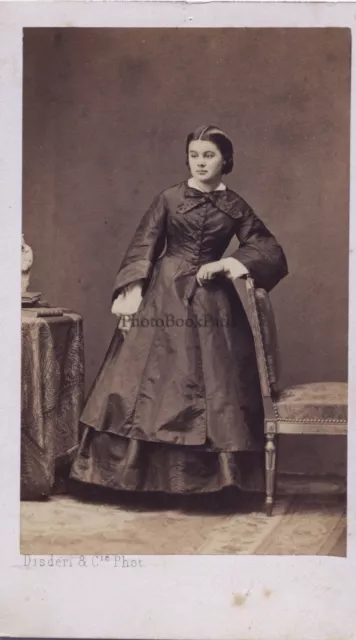 Jeune femme Robe Mode par Disderi Paris France Carte de visite Vintage c1860