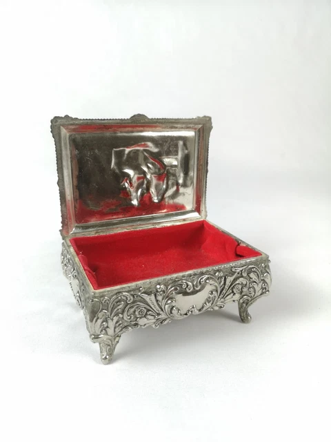 Ancien Coffre à Bijoux Métal Avec Intérieur Velours Rouge Scène Romantique Mandoline