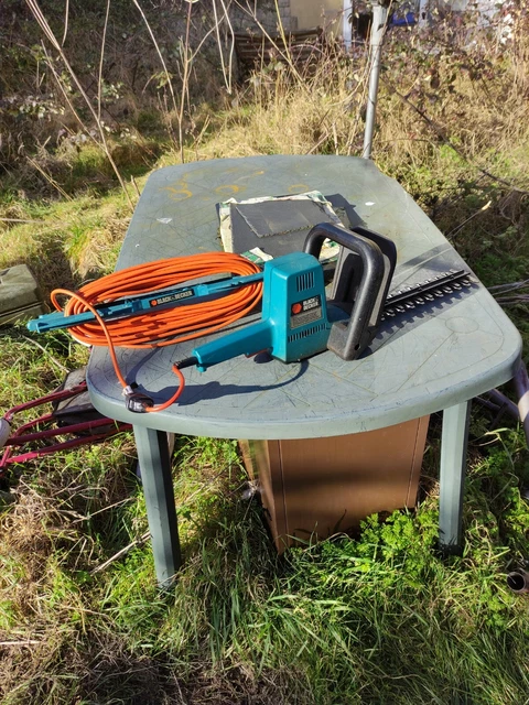 Image of Black & Decker GT515 hedge trimmer at Lowes