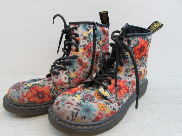 Wanderflower sales dr martens