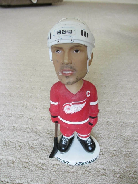 DETROIT RED WINGS CAPTAIN STEVE YZERMAN #19 BOBBLE HEAD Bobble Dobbles DETROIT RED WINGS CAPTAIN STEVE YZERMAN #19 BOBBLE HEAD Bobble Dobbles