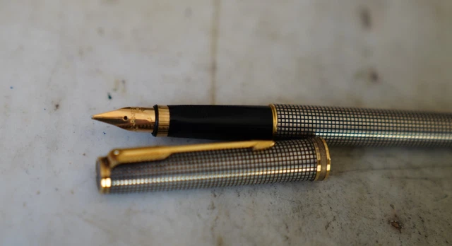 Stylo Parker IM En Métal Laqué Bleu Clair – Finition Quadrillée – Occasion Bon état – Bille/roller