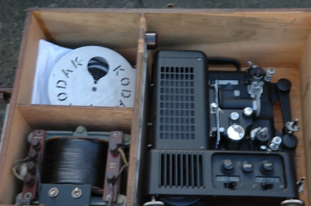 Amprosound Model XANM10 – Projecteur 16mm – À Vendre Pour Pièces (non Testé)