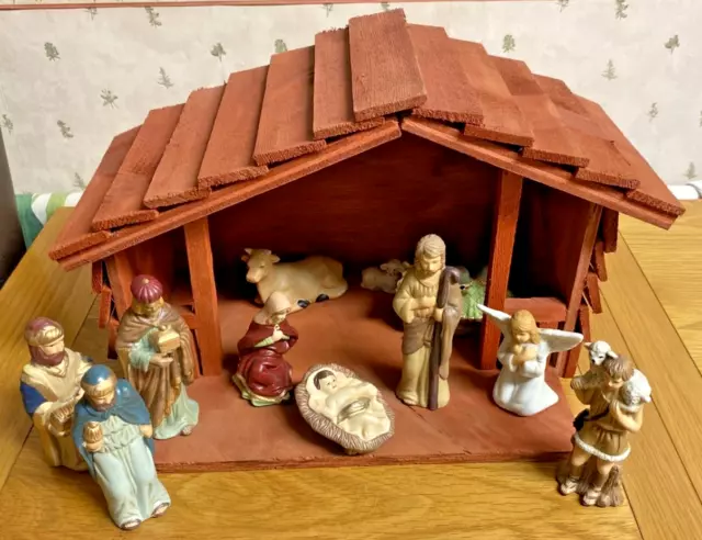 RARE Vintage Nativity Scene - Wooden Stable + 11 Hand Painted Porcelain Figures