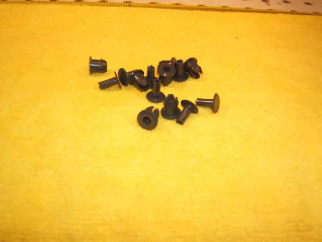 Mercedes Late W123 C123 Dash side glove box inner inset Genuine 1 set of 7 Clips