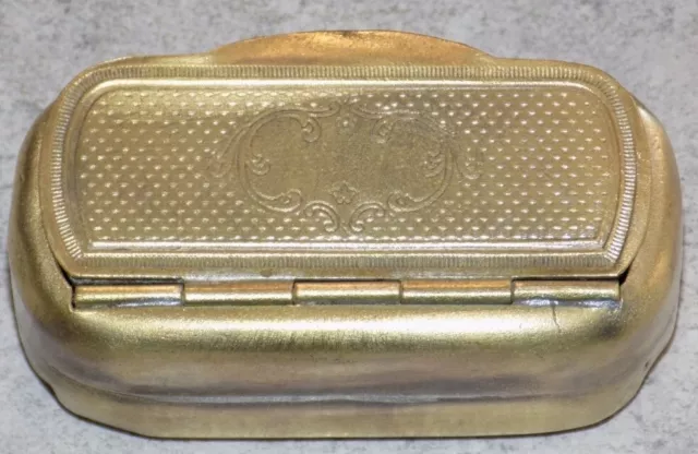 Ancienne boite tabac a priser en métal doré tabatière