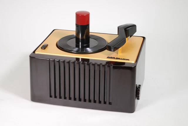 Vintage RCA 45 RPM Record Player 45-EY-2 Nicely Restored Bakelite Case is Superb