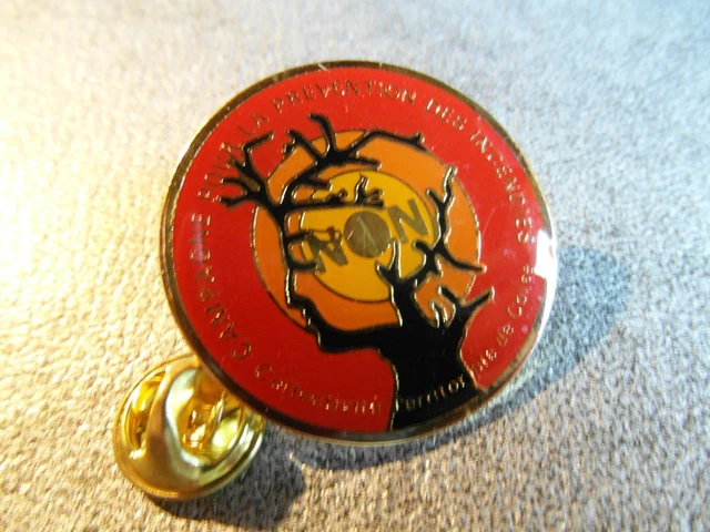 RARE PINS PIN'S .. Camion Truck Auto Taxi Ambulance Menilmontant Paris 75 ~Dh EUR 4,99 - FR