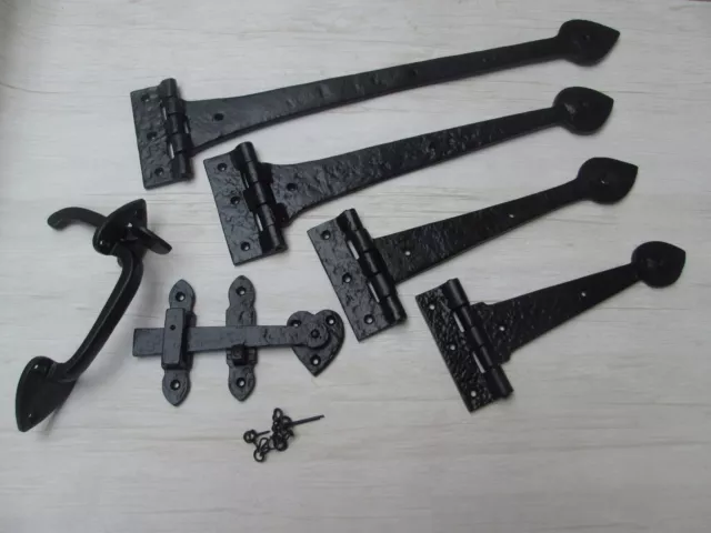 PAIR of cast iron vintage ARROW HEAD  door t tee hinges + cottage suffolk latch