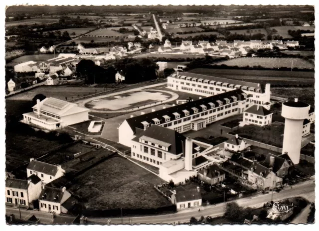 CPSM GF 29 - SCAER (Finistère) Vue aérienne du Groupe Scolaire Joliot-Curie et