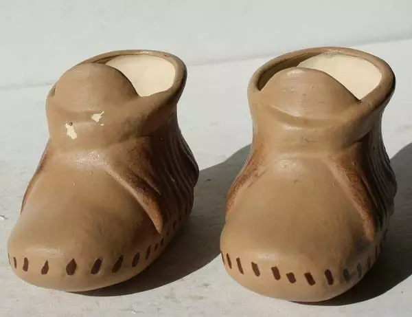 Indian Moccasins Figurine Set 2 Ceramic Hand Painted Cute Little Pair Handmade -