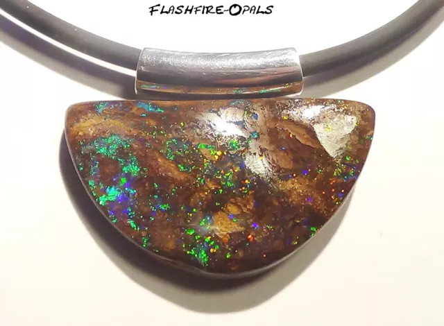 38ct. Gemme Roche Opale Pendentif Brill. Rouge/Vert Or Video Flashfire-Opals