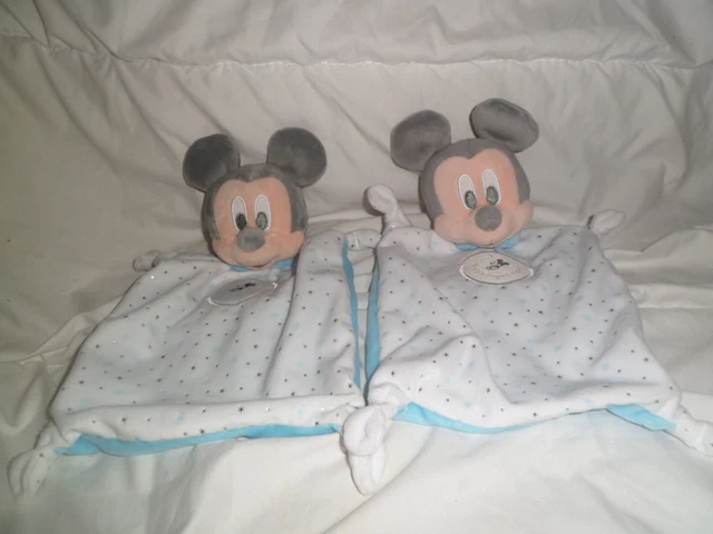 lot de 2 doudous mickey blanc bleu etoile disney simba toys benelux nicotoy