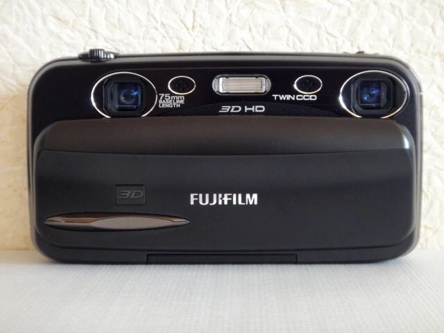 FUJI FILM FinePix REAL 3D FinePiz REAL 3D W3S Digital Camera Box Near Mint 2