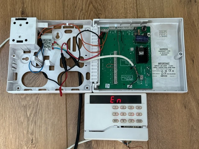 RISCO/GARDTEC/GARDINER 300 SERIES Alarm Control Panel and Remote keypad ...