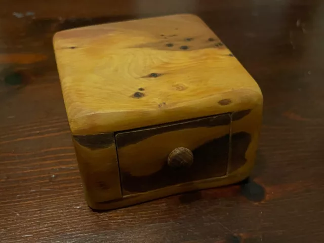 Novedad cajón caja de sierra de cinta de madera. "Hecho a mano, 3"" x 3"" x 1,75"