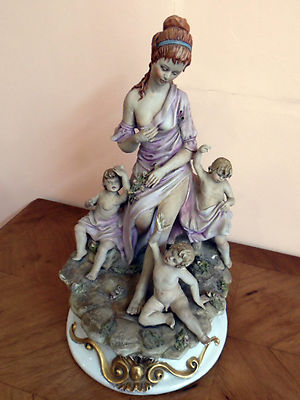 BELLISSIMA PORCELLANA BISCUIT FIRMATA ALPARONE " SUONATORI" CAPODIMONTE 