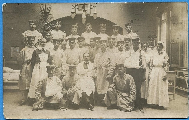 CPA PHOTO: Soldats allemands dans un hôpital / Guerre 14-18 / 1914
