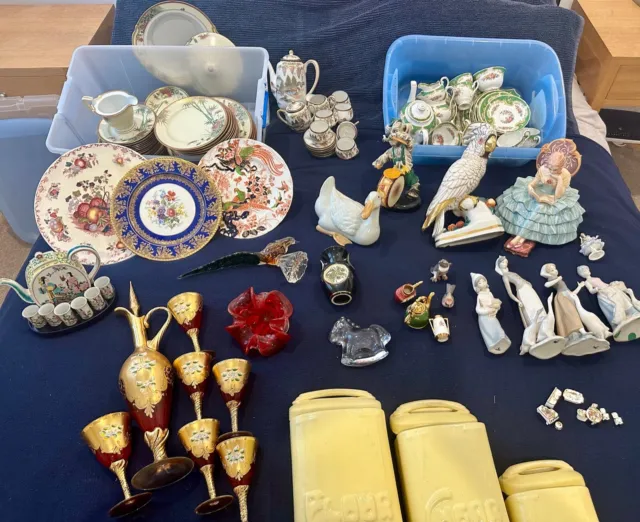 a variety of assorted china and ornaments