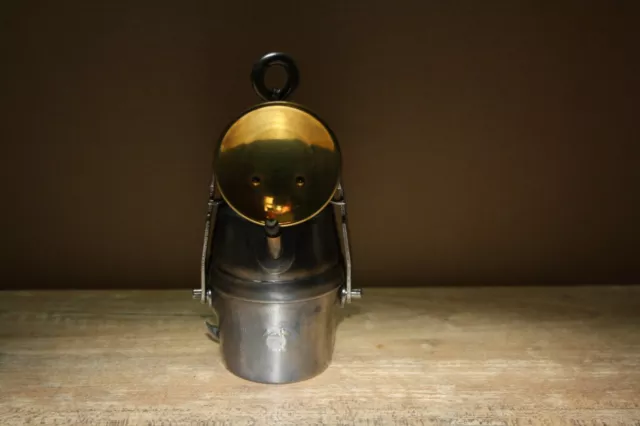 Bergbau Grubenlampe , Blende / Reflektor für Tönnchen 911 n " Friemann & Wolf  "
