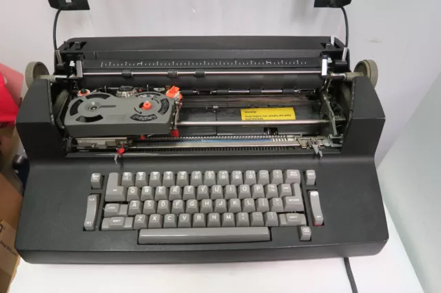 IBM Selectric II elektrische Kugelkopfschreibmaschine  !!