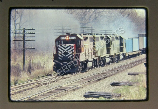 Original '76 Ektachrome Slide DH Delaware Hudson 7315 GP38-2 AP1 action   32V38