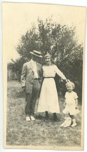 c1910 Photo TX Texas Midlothian Little Girl Hawkins Wallace Man Woman Doll