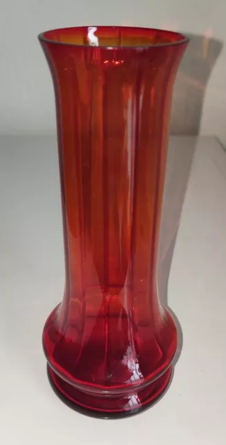 schöne alte rote handgefertigte Vase mit dunklen Streifen gut erhalten