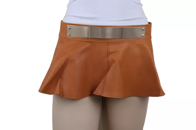 Mujer Beige Piel Sintética Sexy Buscar Mini Falda Cinturón Oro Placa de Metal, M 2