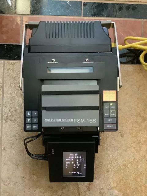 Fujikura FSM-15S SM MM Fiber Fusion Splicer, W/Battery Pack & Charger & Access.