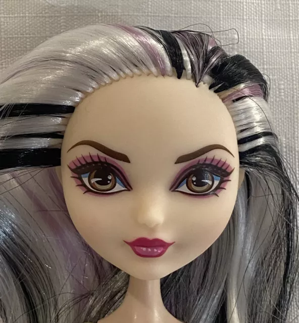 Monster High Raven Queen Ever After High Doll 1st Chapter Mattel 2012 No  Cape