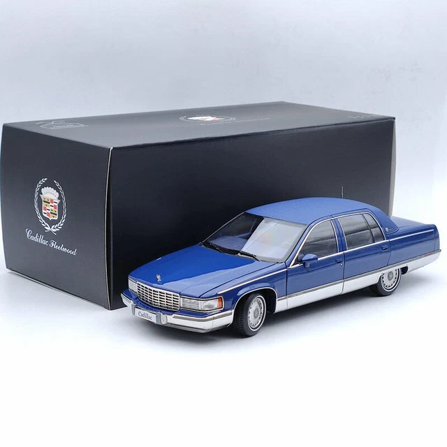 GM 1:18 1993 Cadillac Fleetwood Sedan Wine Red Diecast Models