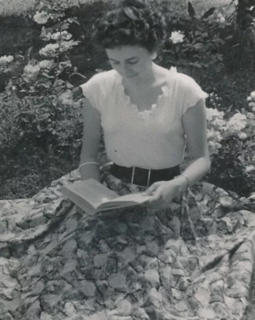 #037 PHOTO VTG ORG BW 50s Abstract Portrait Woman Reading Book Lady in Big Dress