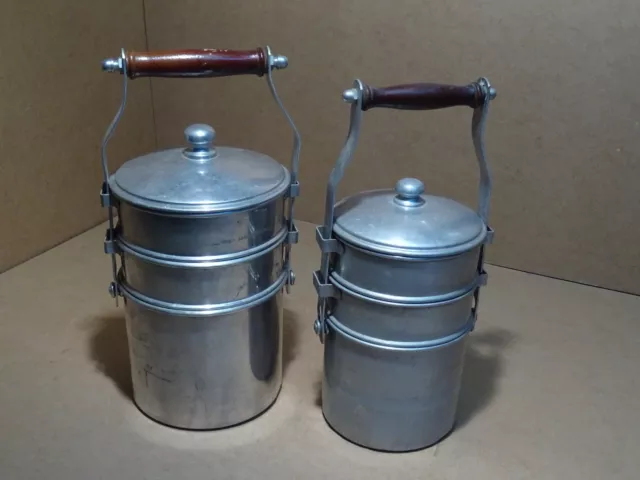 Deux anciennes gamelles ou boites de repas ouvrières en aluminium