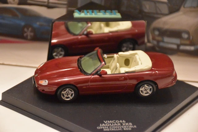 Auto Art 53711 Jaguar XK8 cabriolet ouvert rouge 1/43 N+B