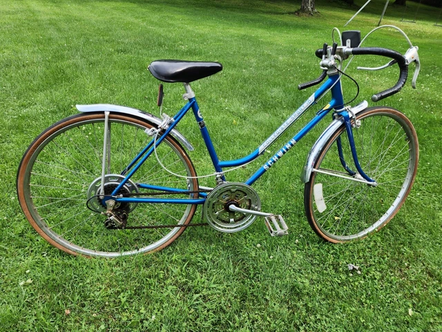 Vintage 1970's SCHWINN COLLEGIATE  Ladies Blue 10-Speed Road Bicycle Suburban