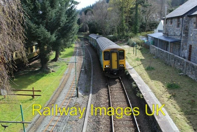 RAILWAY PHOTO CLASS 150 DMU from Blaenau Ffestiniog stands in Llandudno ...