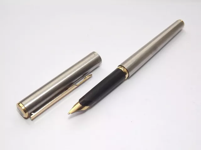 STEEL BRUSHED PARKER FOUNTAIN PEN w/ GOLD PLATED NIB, ROLLED GOLD TRIM