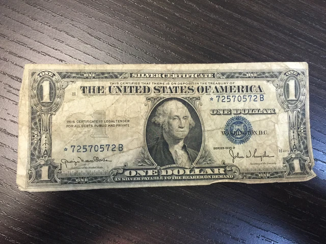 Series 1935D  $1 SILVER CERTIFICATE STAR NOTE * 72570572 B