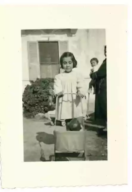 5) FOTO DI BAMBINA PROBABILMENTE ANNI 1940 - 1950 FORMATO FOTO CM 5,8x8