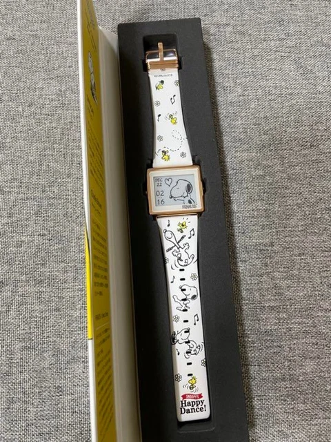 Seiko Epson Smart Canvas Snoopy Happy Dance! Digital E-ink Quartz Watch Japan