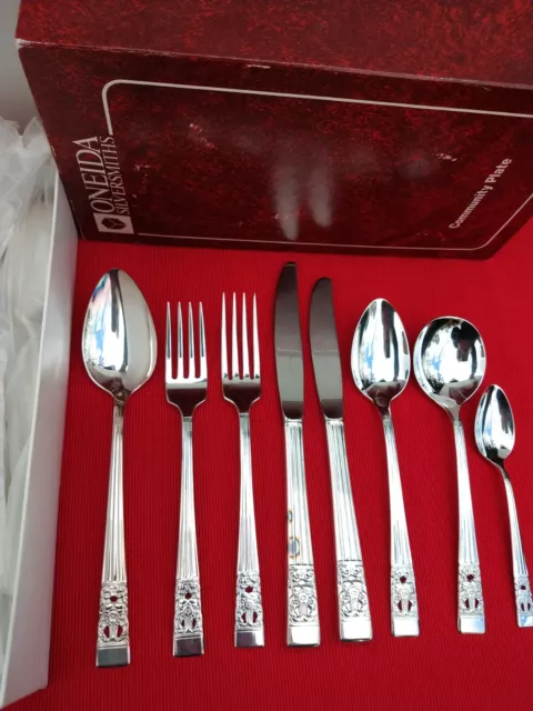 Superb UNUSED Hampton Court Oneida 8 Settings Silver Plate Cutlery Set Mint/Box 2