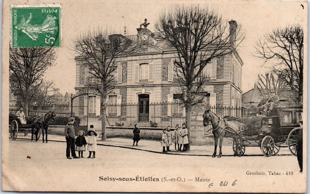 61 SOISY SOUS ETIOLLES - the town hall.