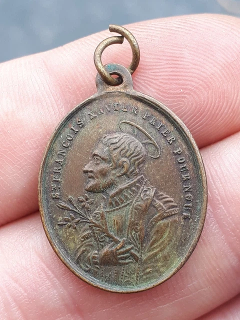 Médaille Religieuse Française Confrérie De Saint-Anne - En Bronze, Type Pendentif - Occasion Vintage