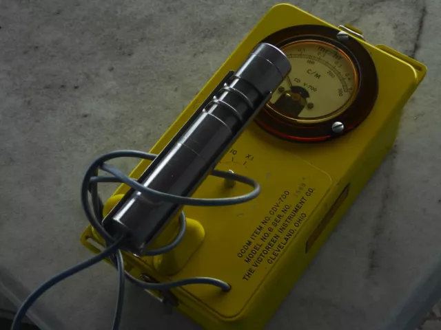 Victoreen Model cdv-700 version 6 Geiger Counter