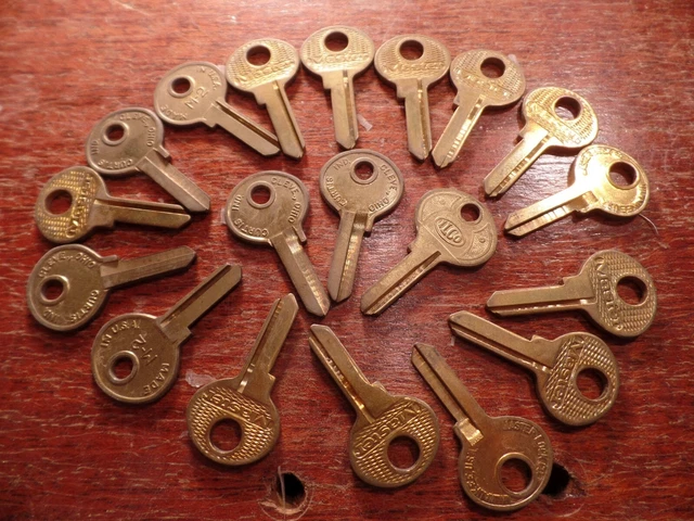 19pcs MASTER Brass M2 Key Blanks NOS 19pcs MASTER Brass M2 Key Blanks NOS