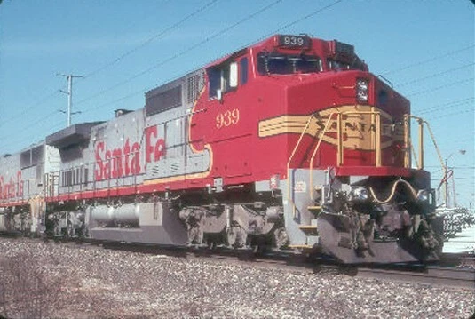 ORIGINAL SLIDE- ATSF Santa Fe B40-8W 548 & Train In Cajon Pass 12/90 £3 ...