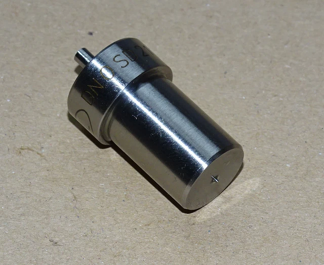 Fuel Injection Nozzle For Porsche Junior, Standard, Star, Super, Master, Allgaier MWN – Compare To DN30S2 (Phil Trade, Made In Germany)
