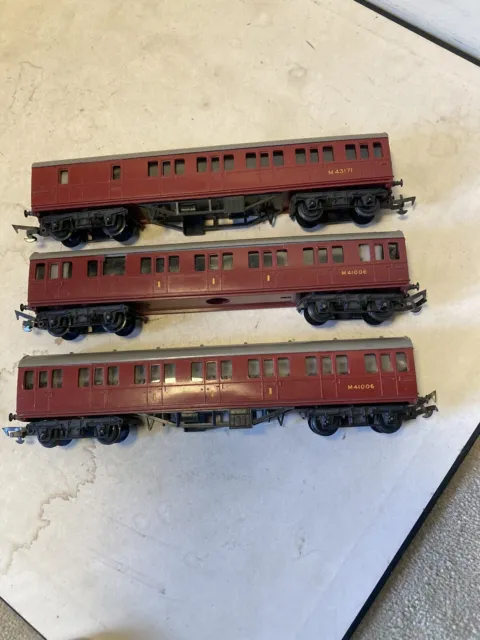 Set of 3 Vintage Triang Maroon Suburban Coaches 2 x R121 M41006 1 x R120 M43171